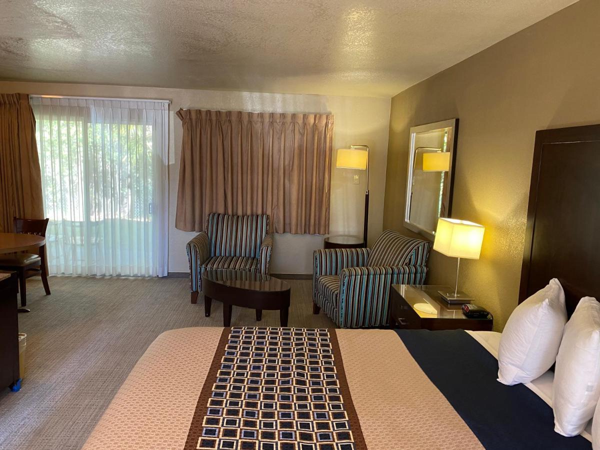Vino Inn & Suites アタスカデロ エクステリア 写真
