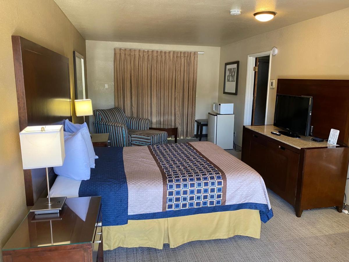 Vino Inn & Suites アタスカデロ エクステリア 写真