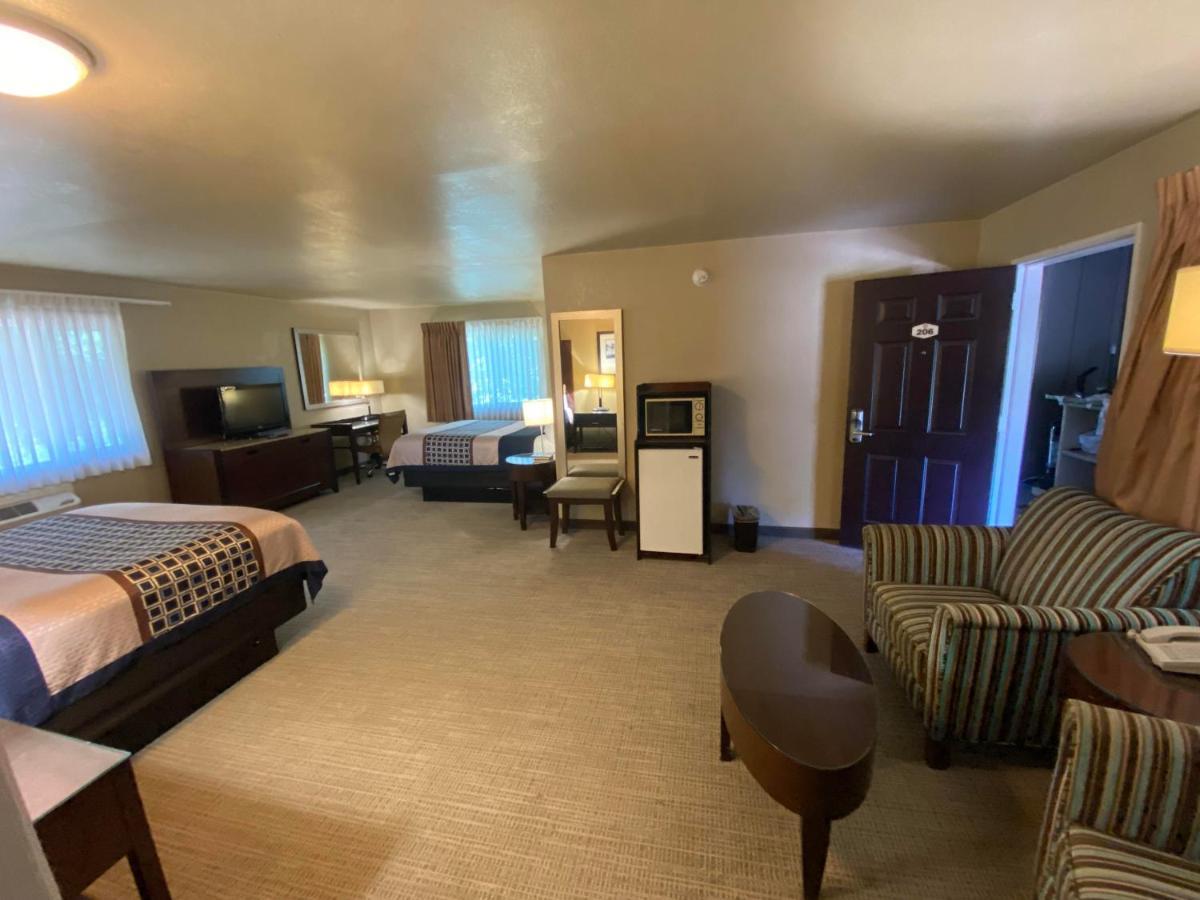 Vino Inn & Suites アタスカデロ エクステリア 写真