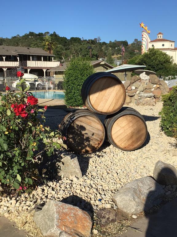Vino Inn & Suites アタスカデロ エクステリア 写真