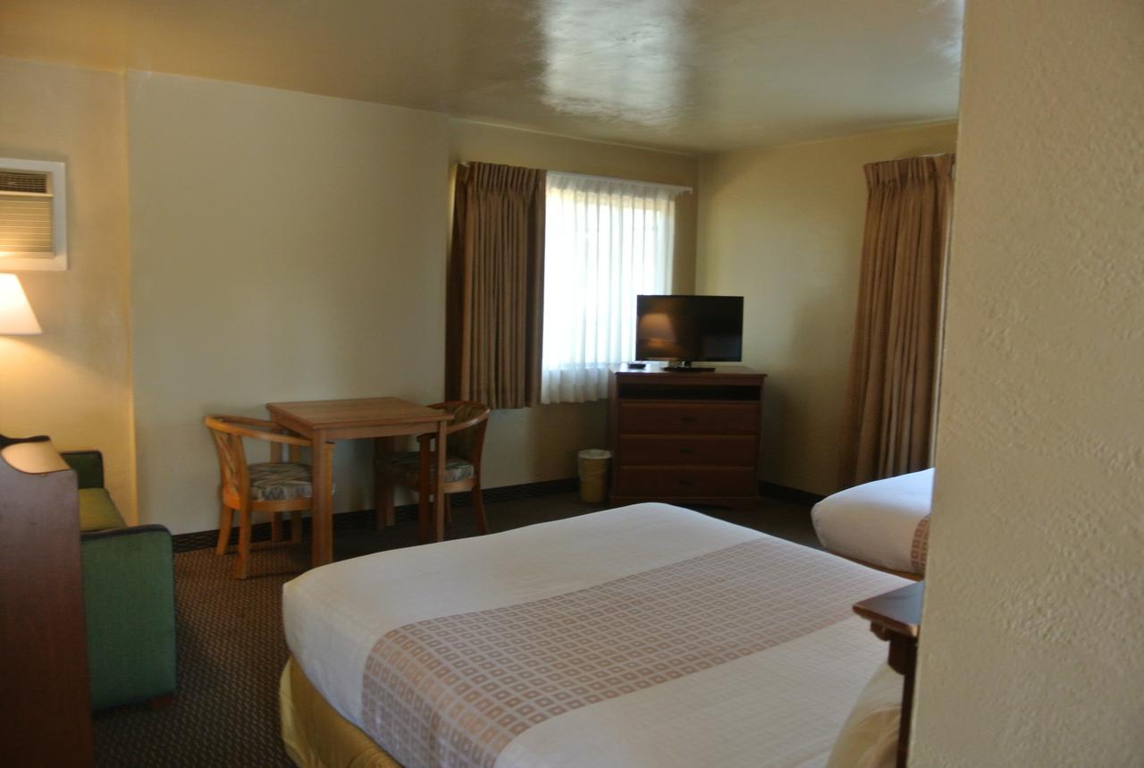 Vino Inn & Suites アタスカデロ エクステリア 写真