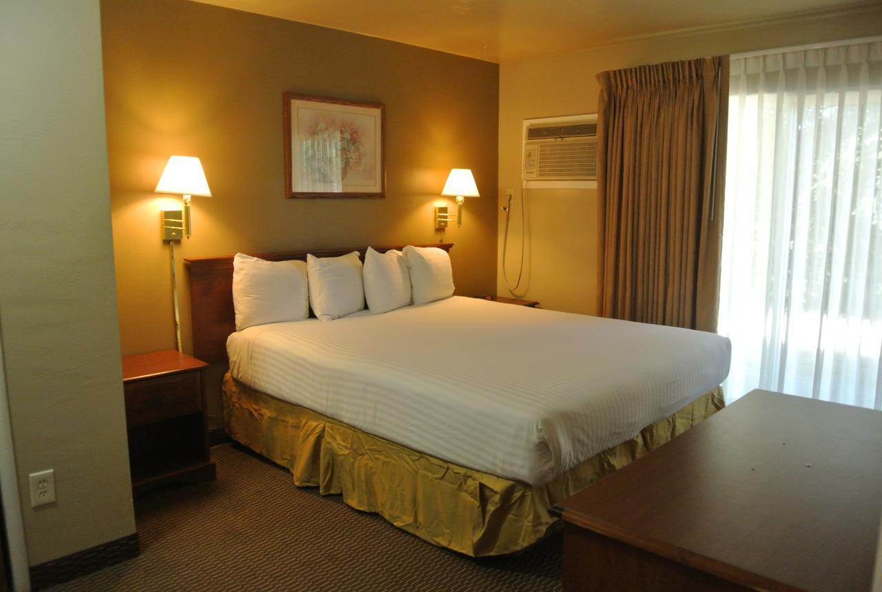 Vino Inn & Suites アタスカデロ エクステリア 写真