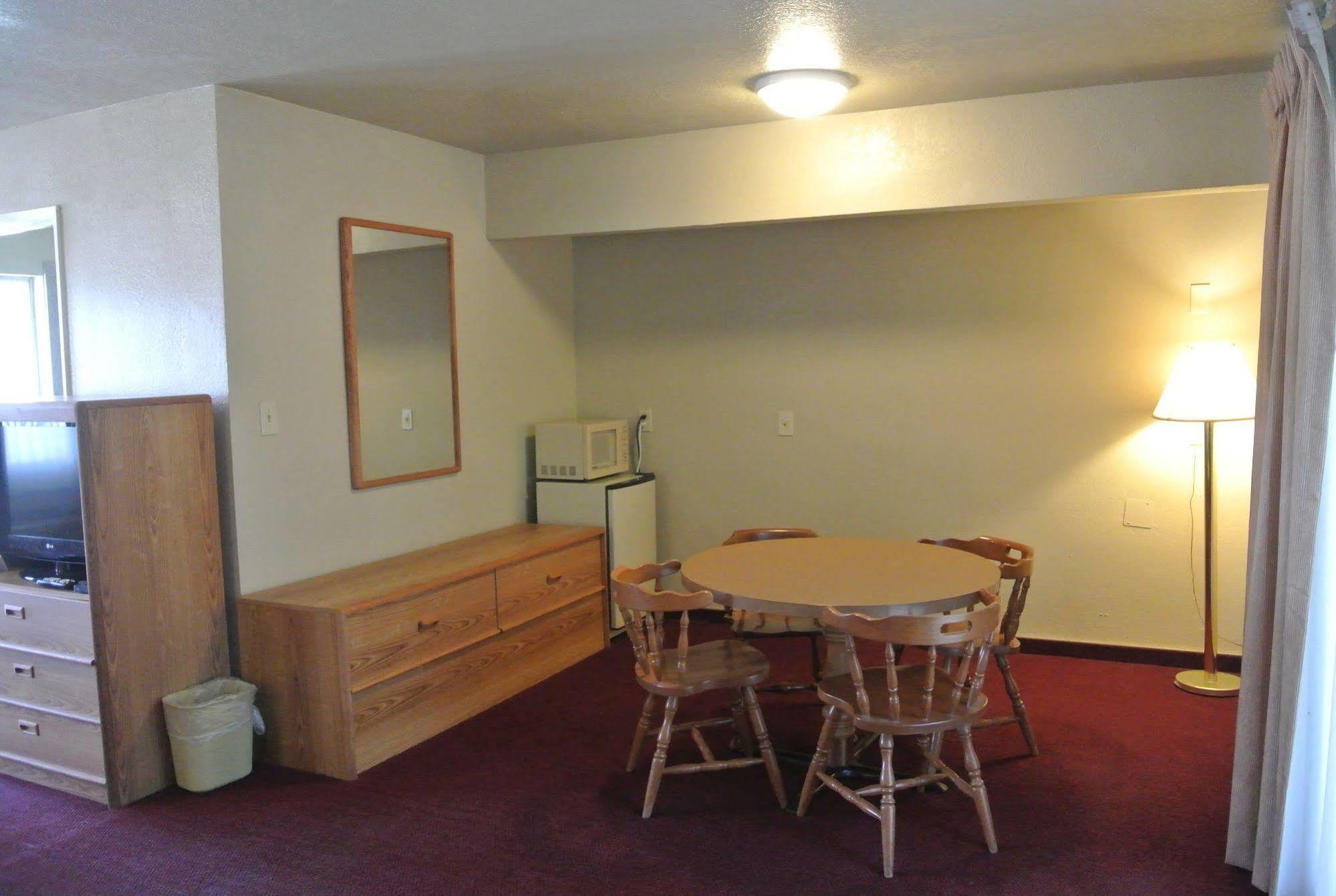 Vino Inn & Suites アタスカデロ エクステリア 写真