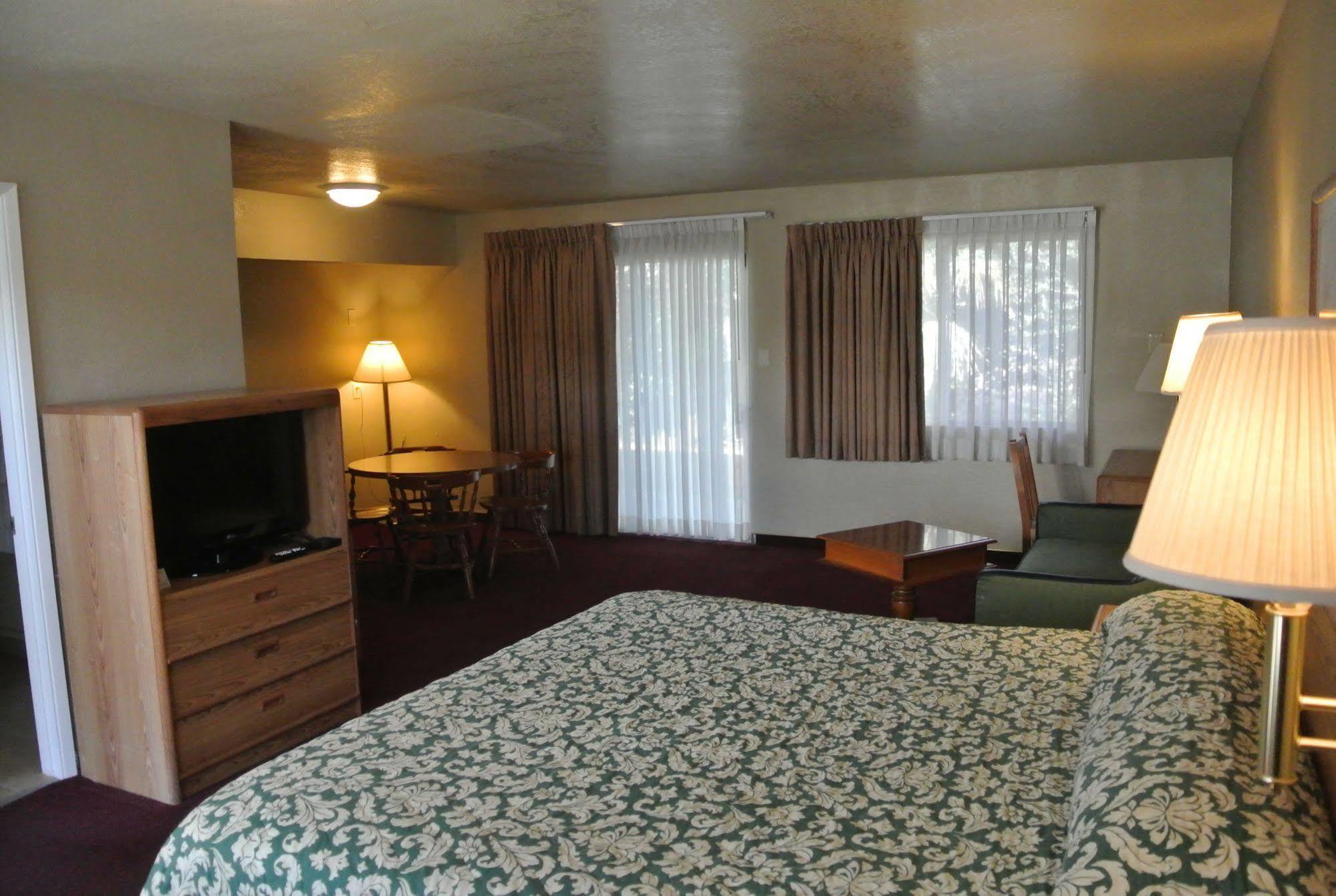 Vino Inn & Suites アタスカデロ エクステリア 写真