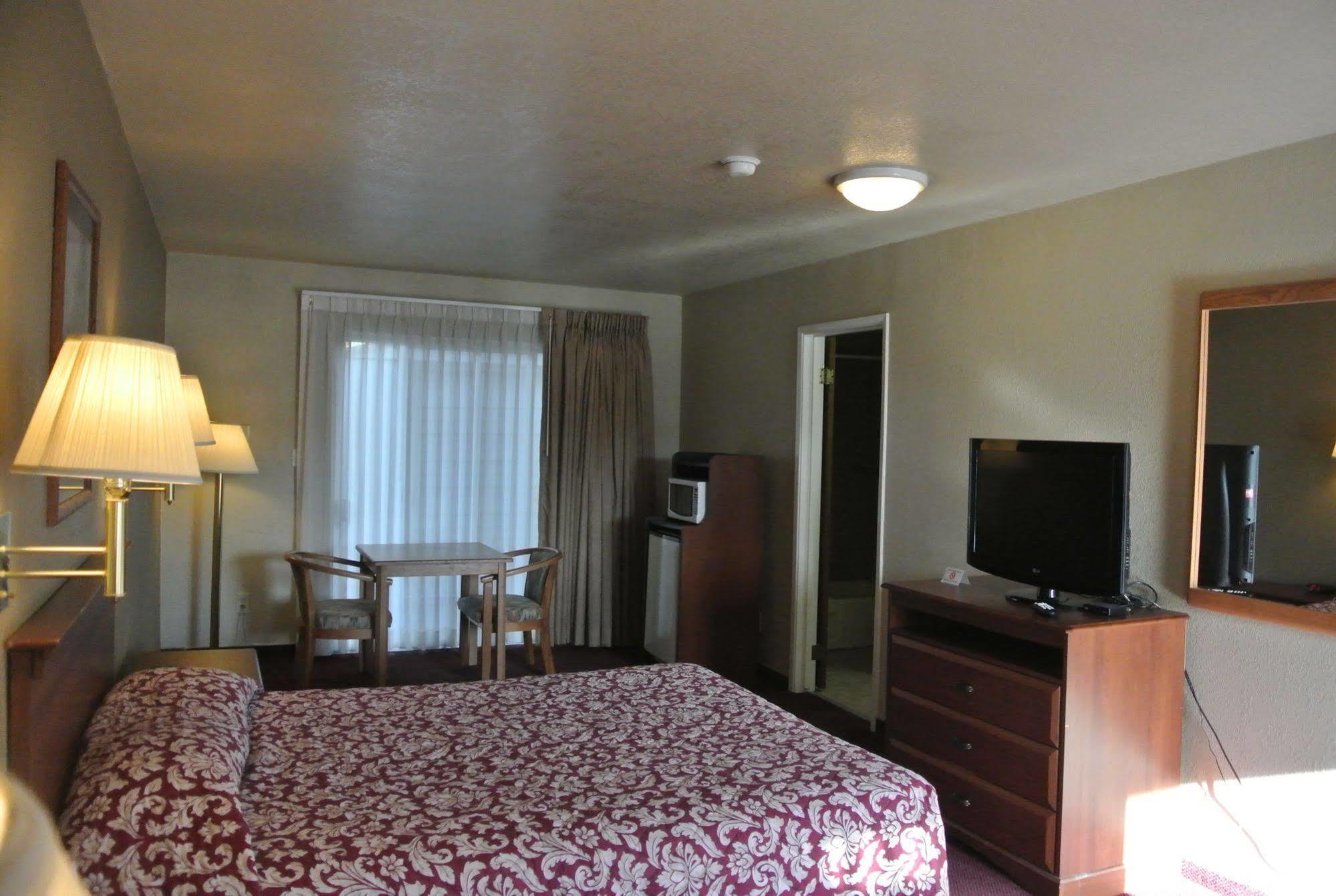 Vino Inn & Suites アタスカデロ エクステリア 写真